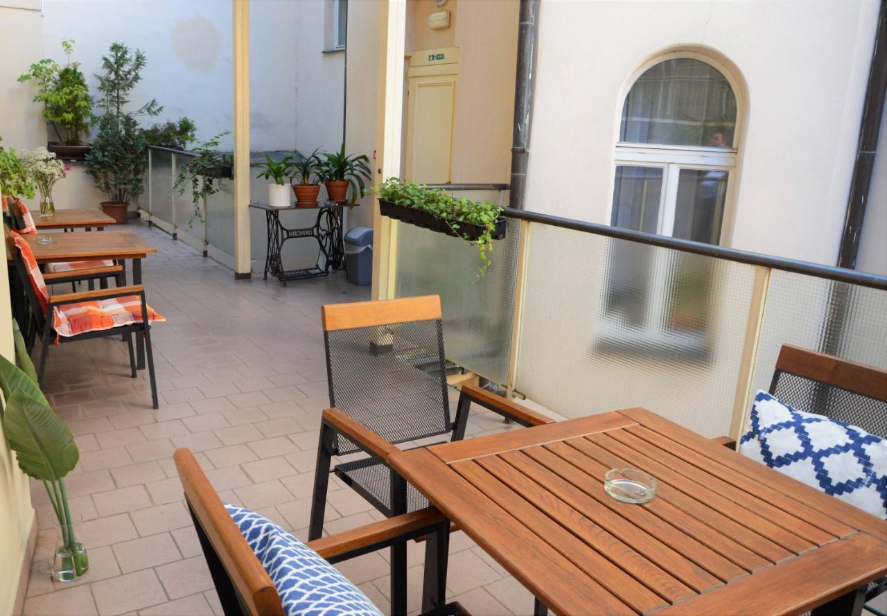 Self-Service Hotel Ostas Praha Luaran gambar