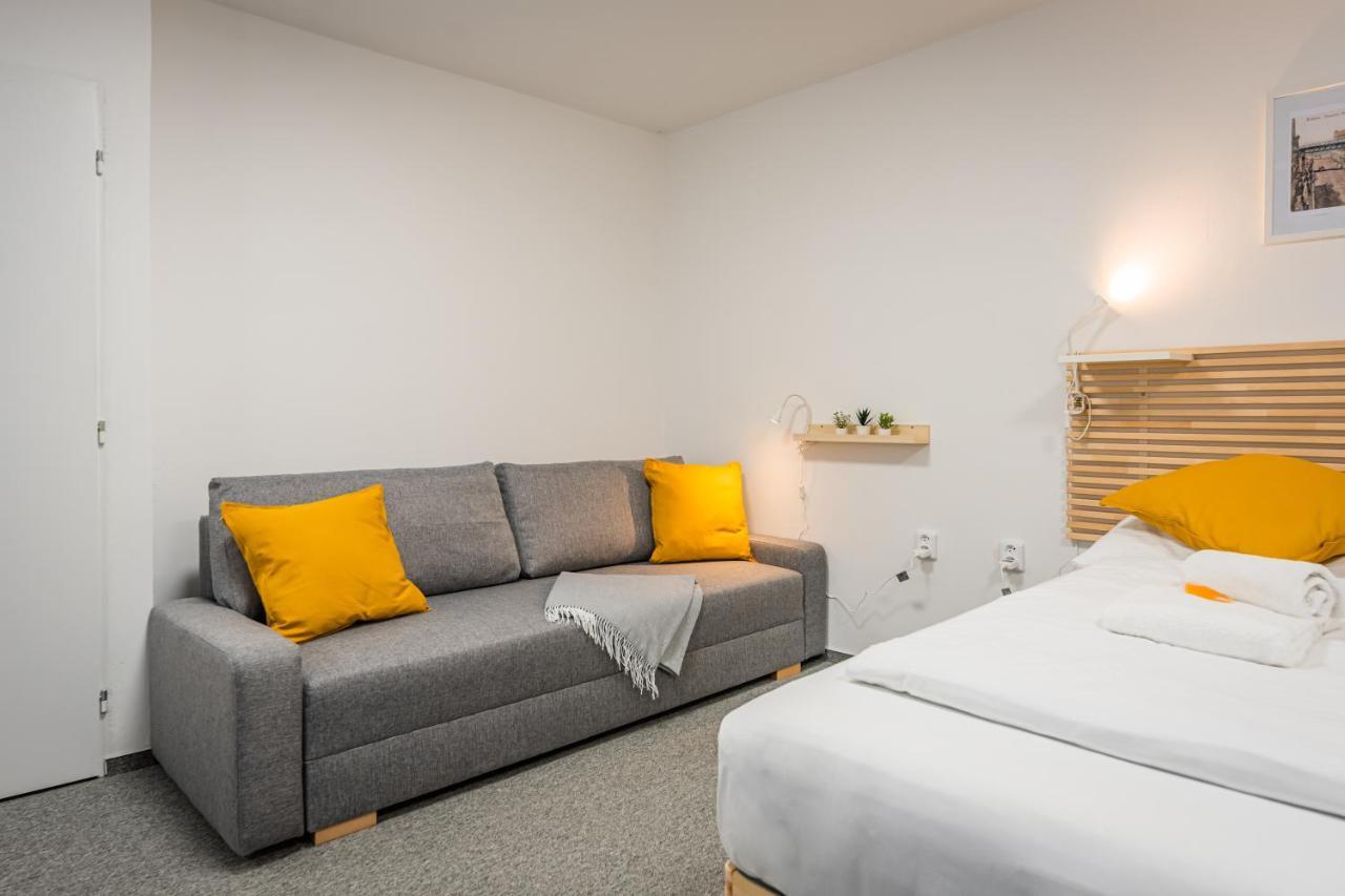 Self-Service Hotel Ostas Praha Luaran gambar