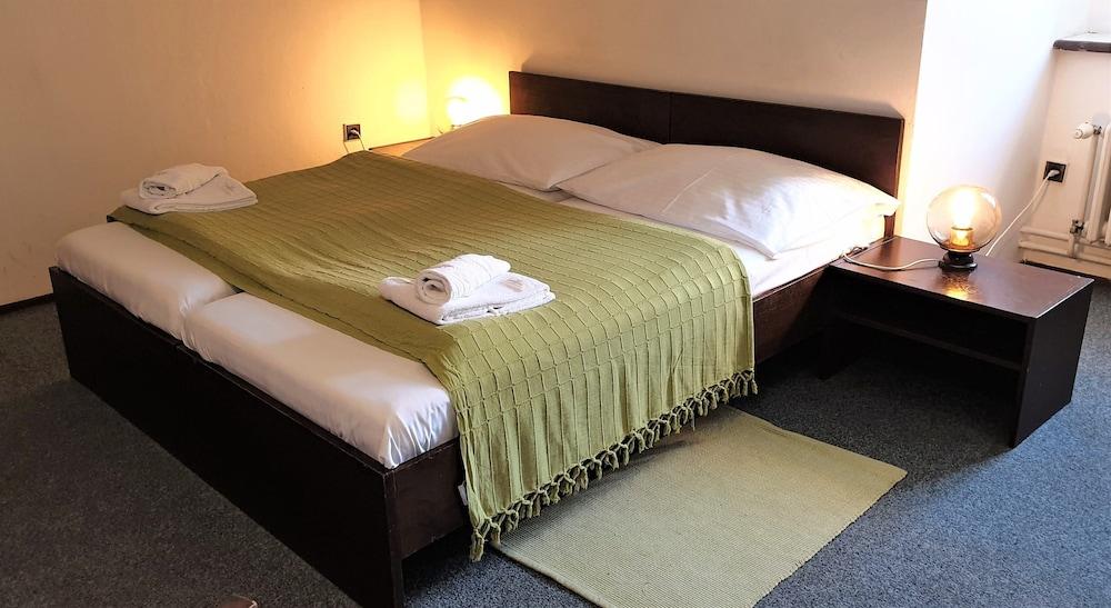 Self-Service Hotel Ostas Praha Luaran gambar